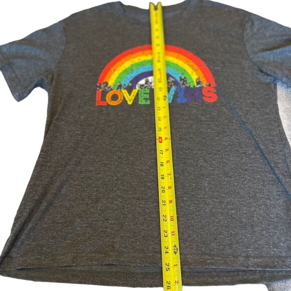 Love Wins Womens Rainbow Pride LGBTQ Tee Shirt Size Large - Picture 7 of 8